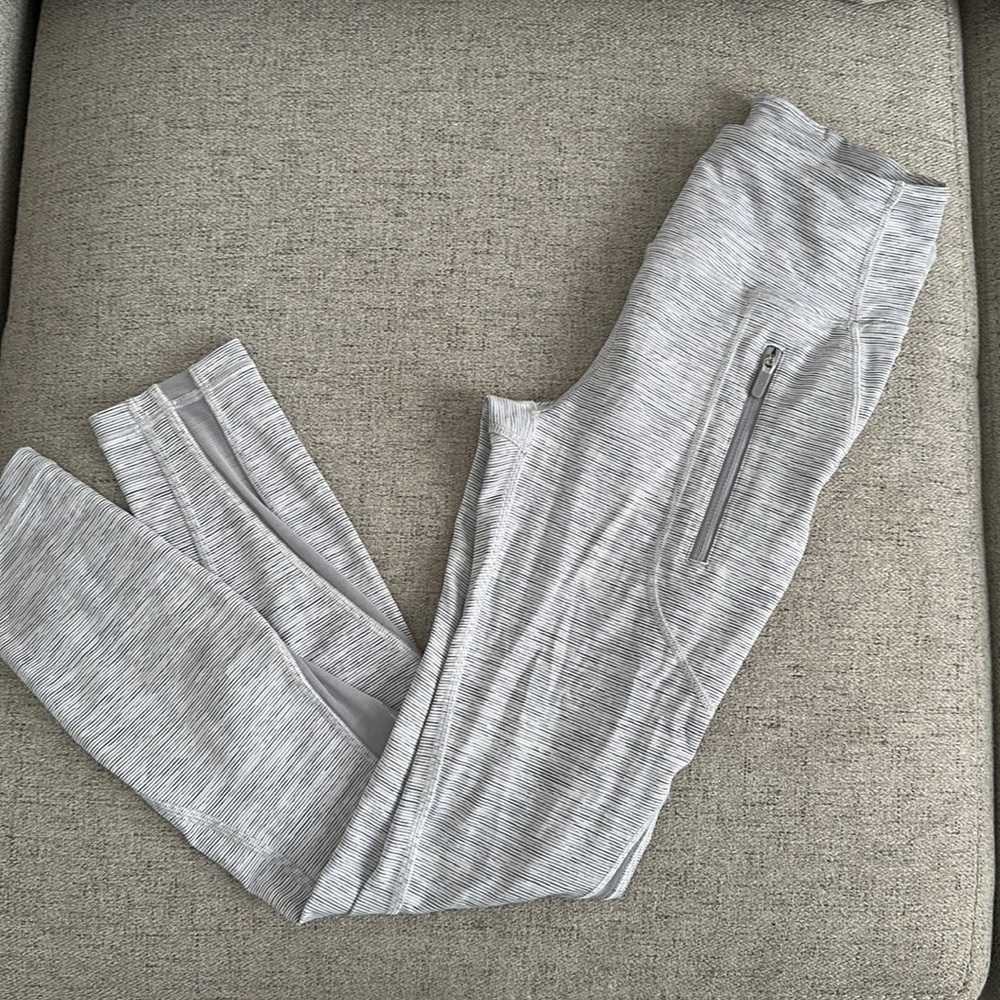 Lululemon Size 4 Leggings - Excellent Condition